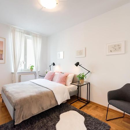 New Town Spacious Apartment Varsovie Extérieur photo