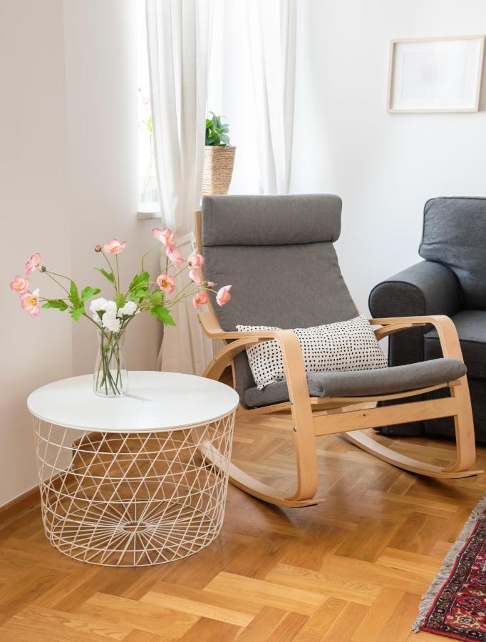 New Town Spacious Apartment Varsovie Extérieur photo