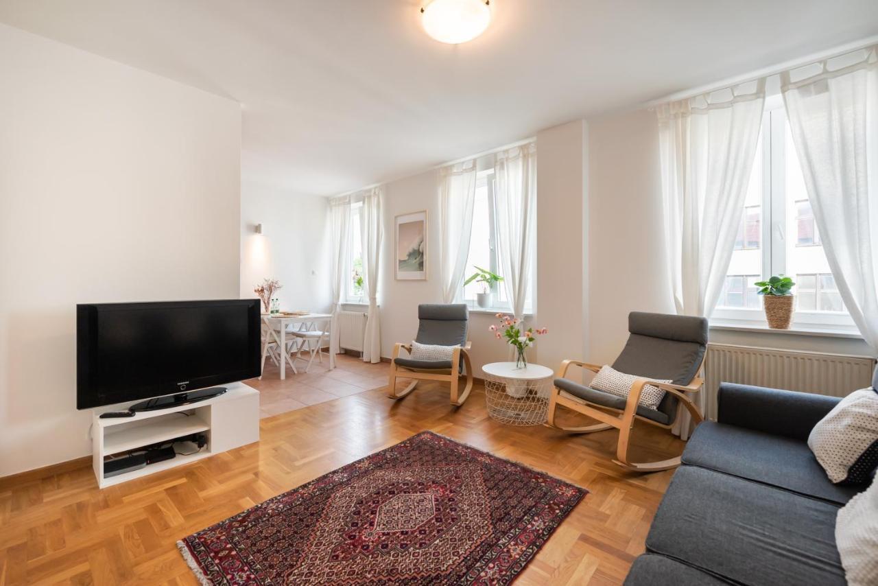 New Town Spacious Apartment Varsovie Extérieur photo